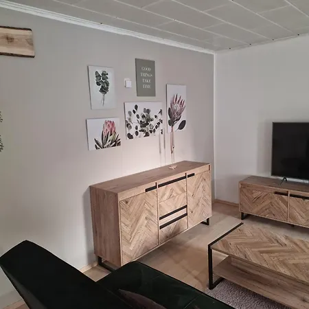 Idyllische Einliegerwohnung Mit Viel Raum *